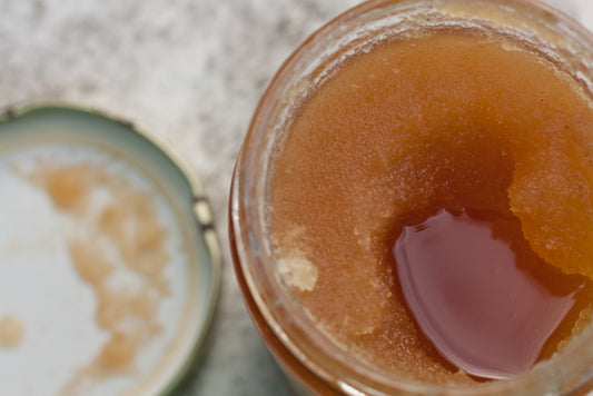 Why does raw honey crystallise set or become solid